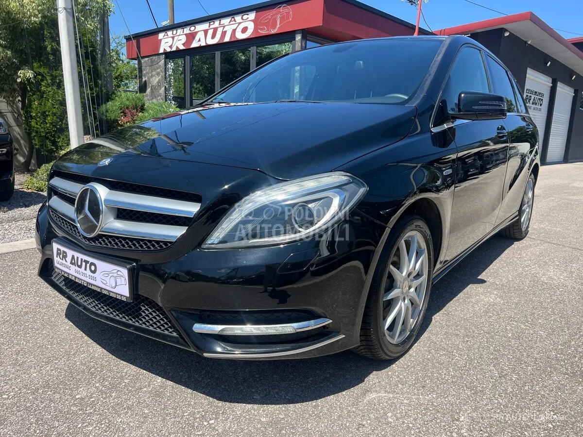 Mercedes-Benz B 180