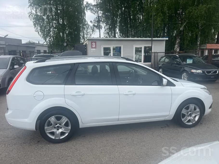 Ford Focus 2010 photo 5