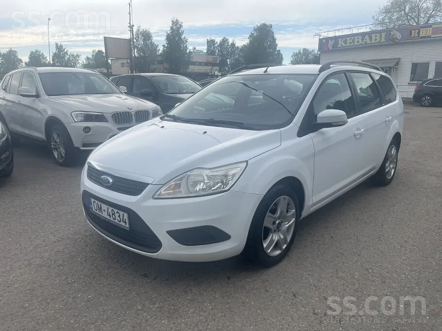 Ford Focus 2010 photo 2