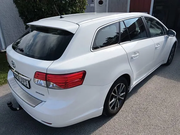 Toyota Avensis 2014 photo 2