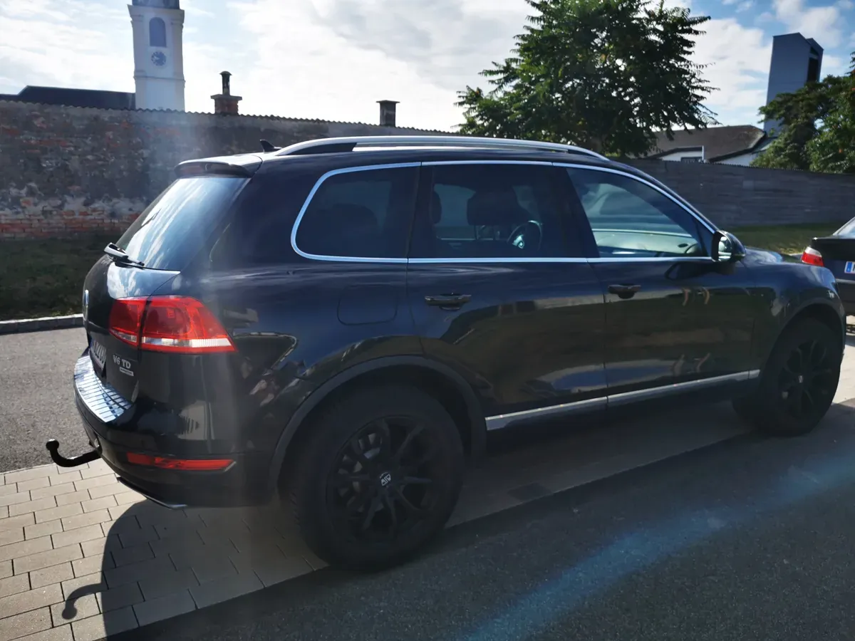 Volkswagen Touareg 2011 photo 2