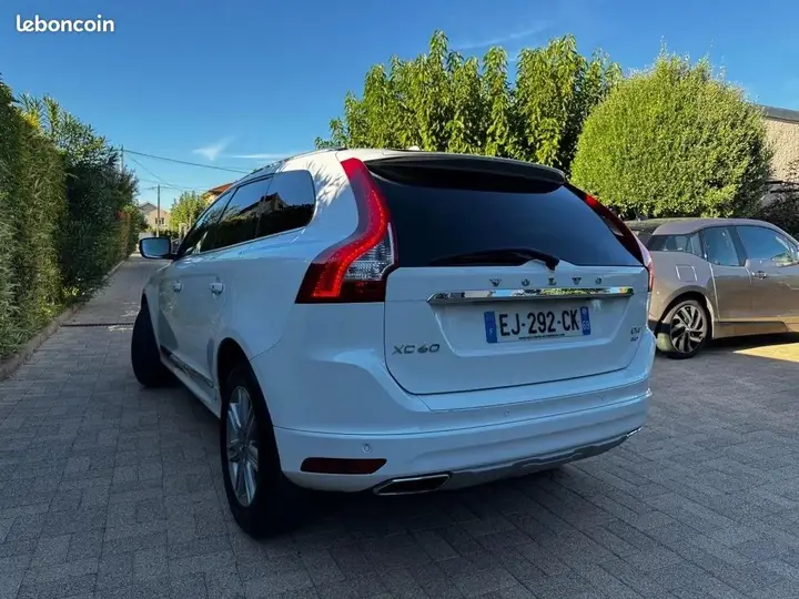 Volvo Xc60 2017 photo 2