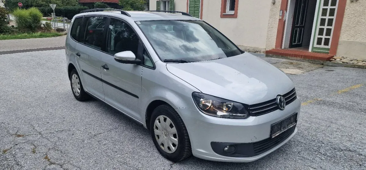Volkswagen Touran 2011 photo 3