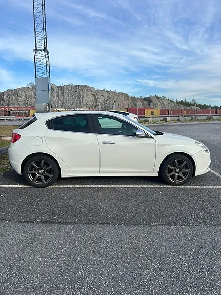 Alfa Romeo Giulietta 2013 photo 3