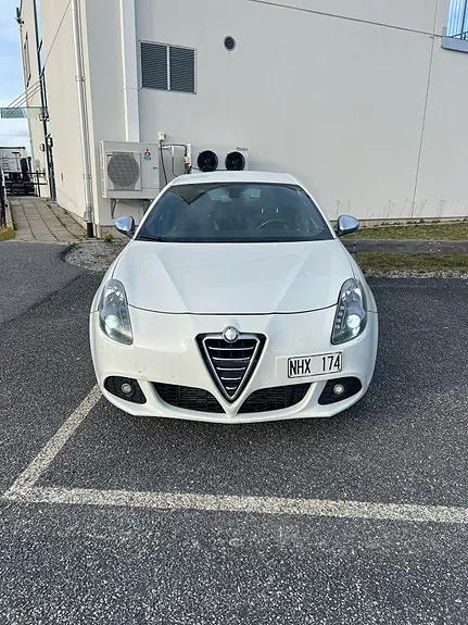 Alfa Romeo Giulietta 2013 photo 2