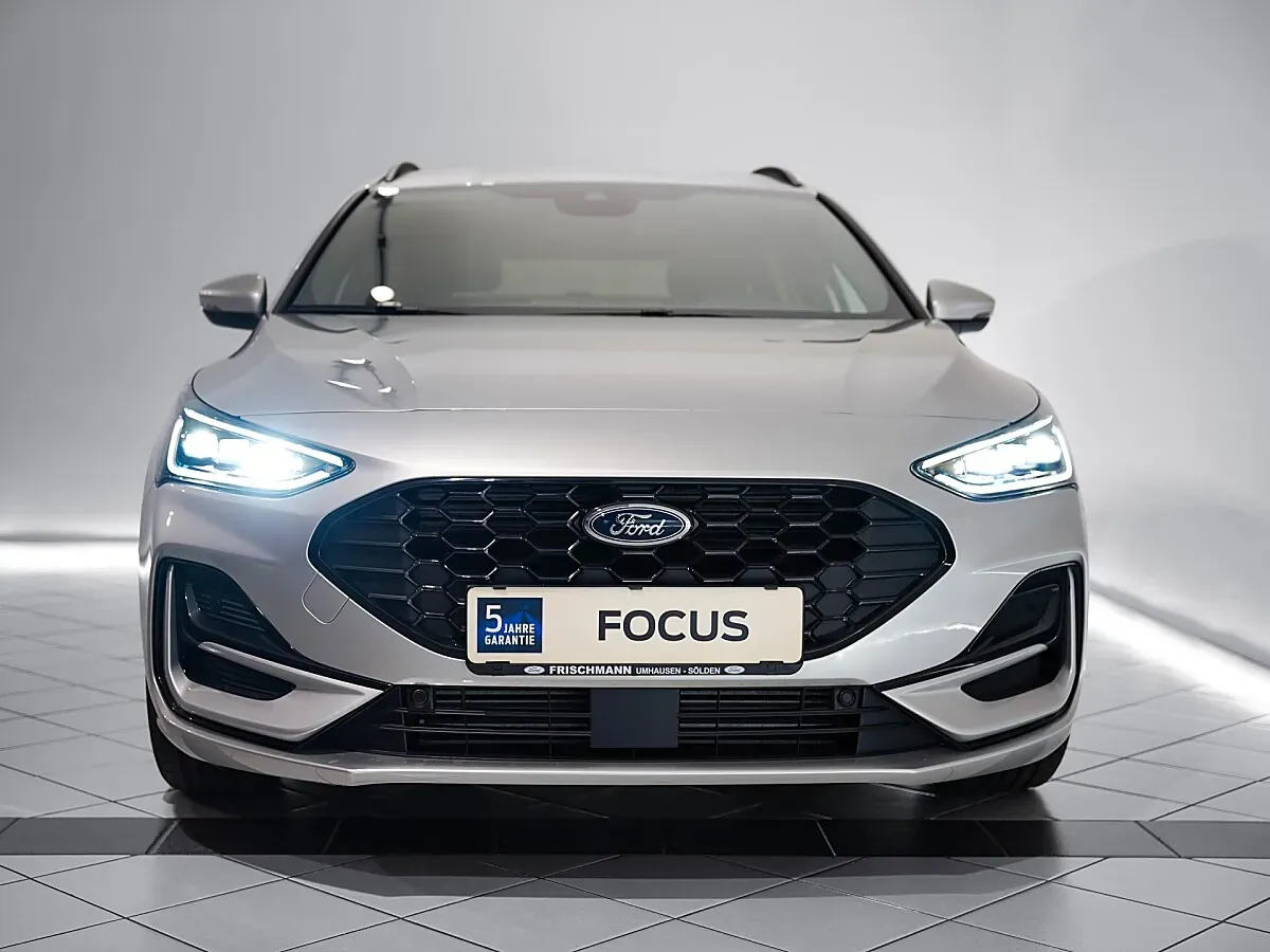 Ford Focus 2024 photo 2