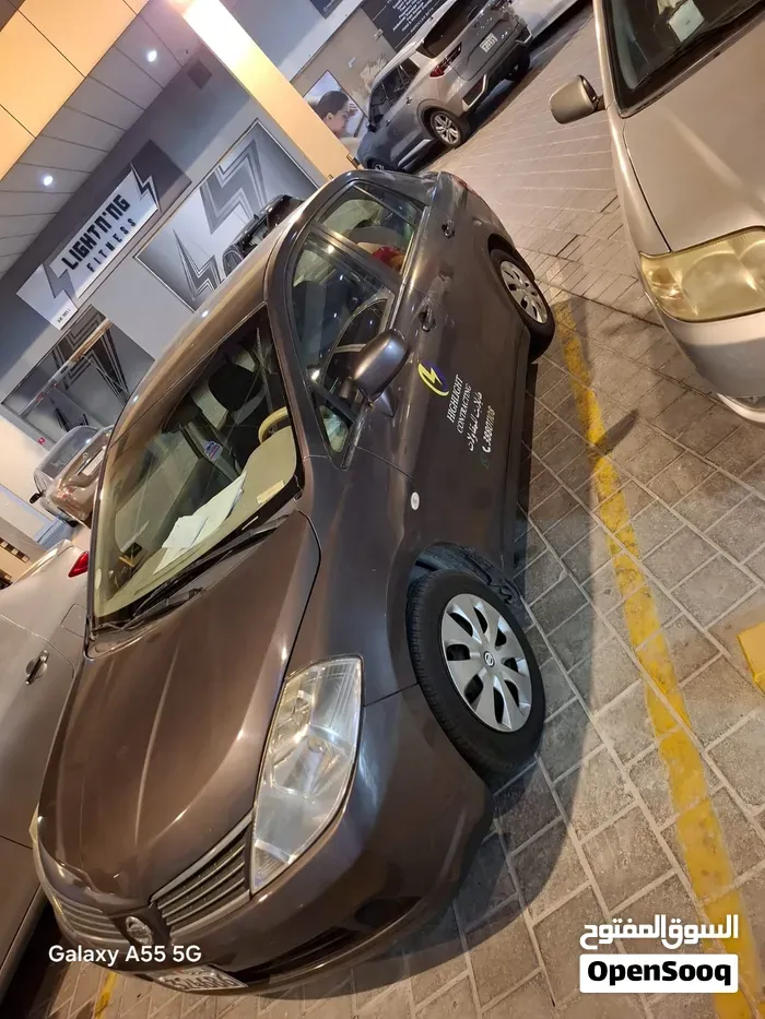 Nissan Tiida 2008 photo 2
