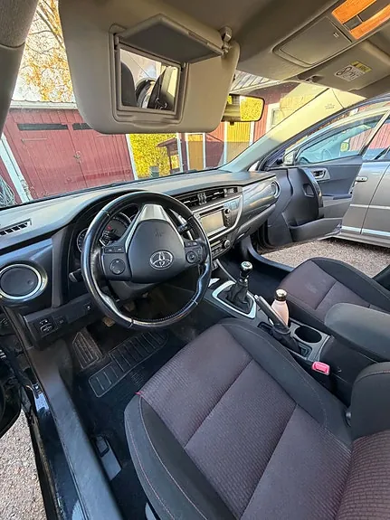 Toyota Auris 2014 photo 3