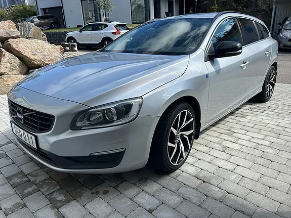 Volvo V60 2015 photo 2