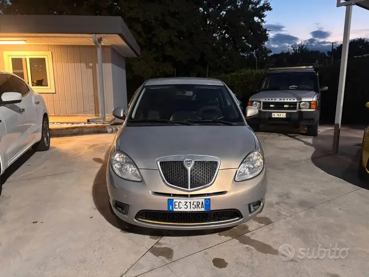 Lancia Ypsilon 2010 photo 2