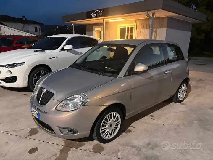Lancia Ypsilon