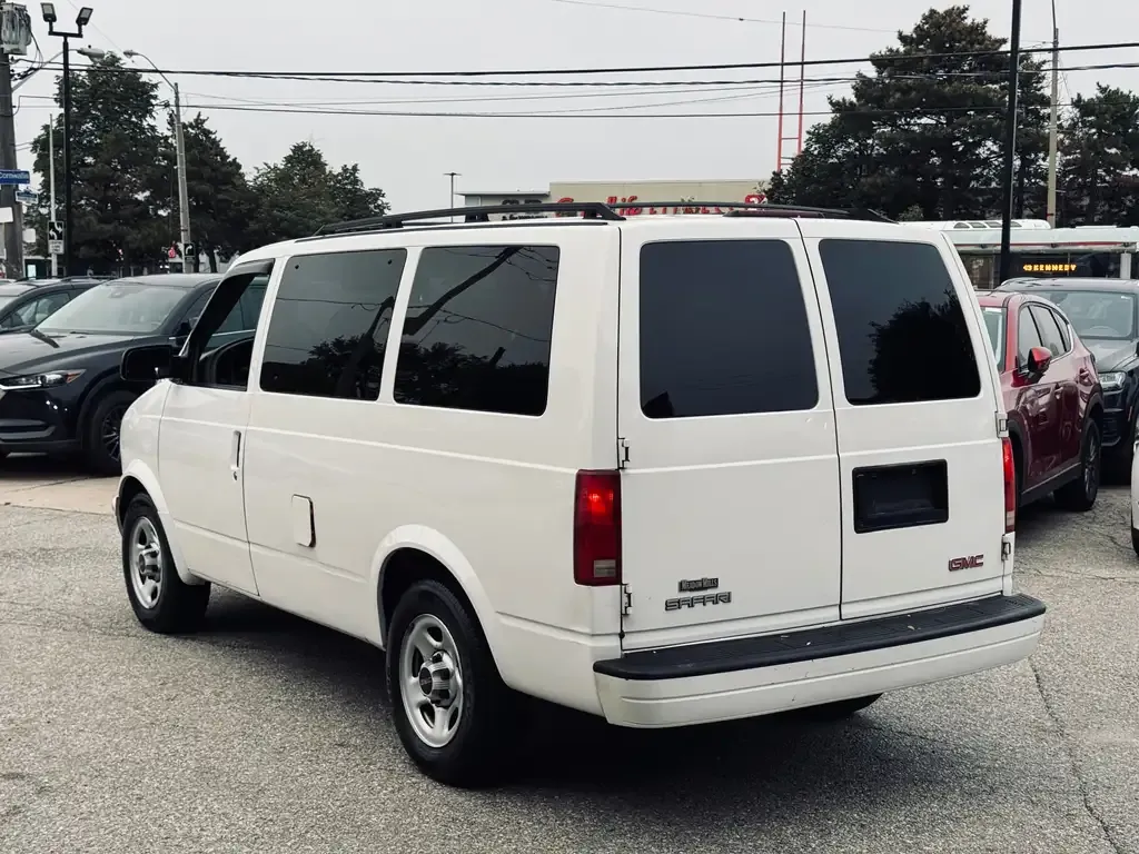 GMC Safari 2005 photo 2