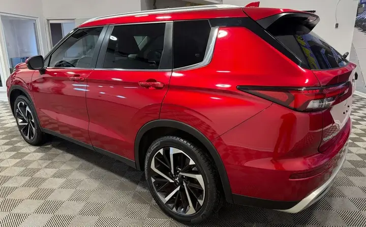 Mitsubishi Outlander 2023 photo 2
