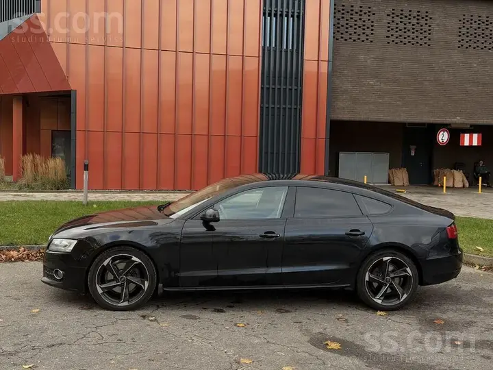 Audi A5 2011 photo 2