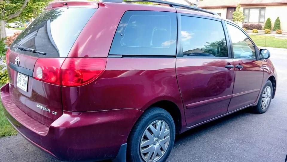 Toyota Sienna 2008 photo 2