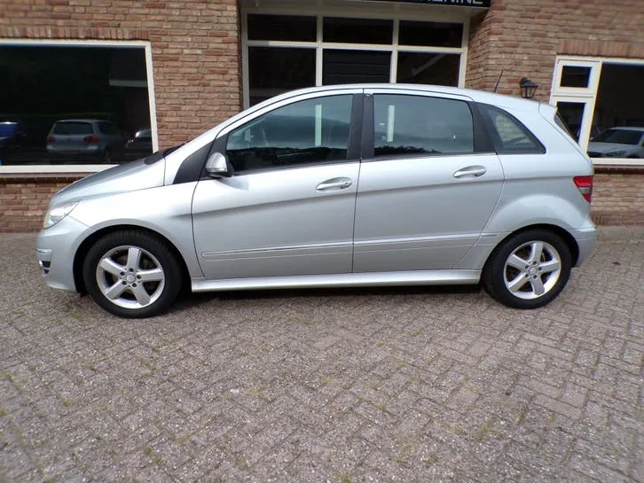 Mercedes-Benz B-Class 2010 photo 2