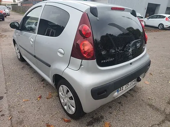 Peugeot 107 2013 photo 3