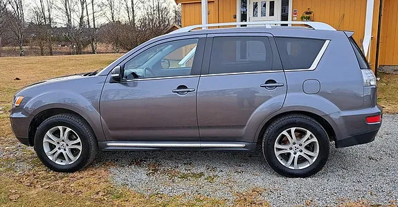 Mitsubishi Outlander 2011 photo 2