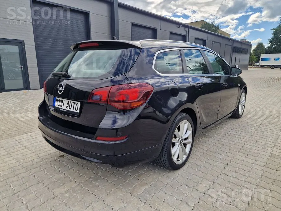 Opel Astra 2011 photo 4