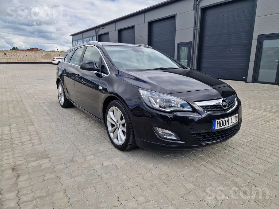 Opel Astra 2011 photo 3