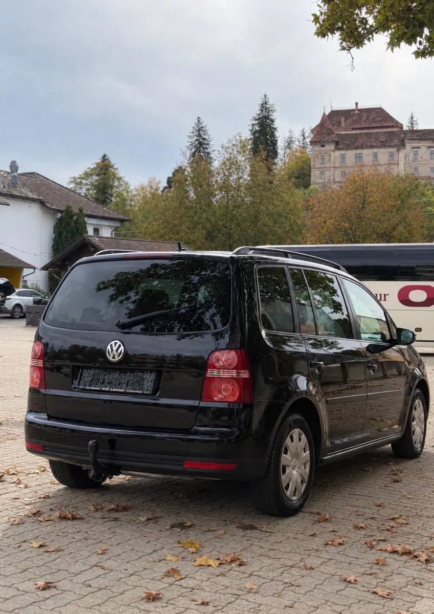 Volkswagen Touran 2010 photo 3