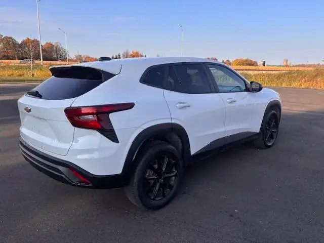 Chevrolet Trax 2024 photo 2