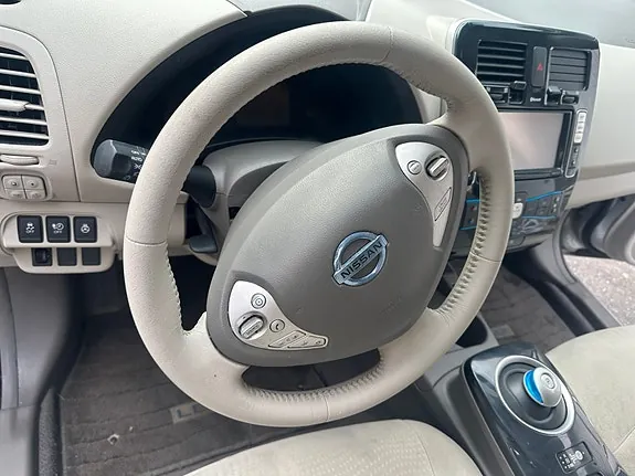 Nissan Leaf 2012 photo 3