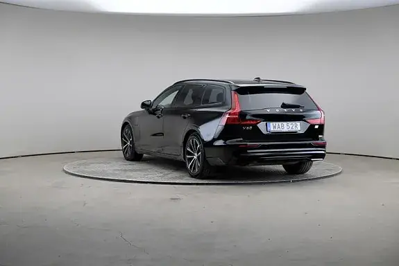 Volvo V60 2023 photo 2