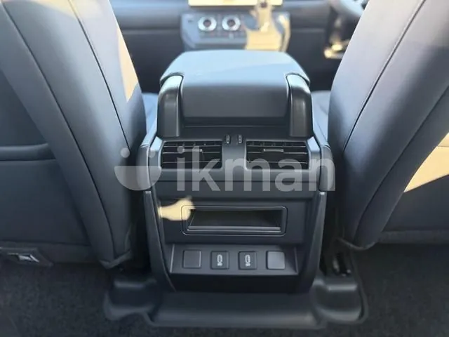 Land Rover Defender 2026 photo 4