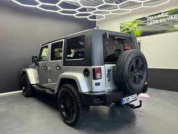 Jeep Wrangler Unlimited 2010 photo 4