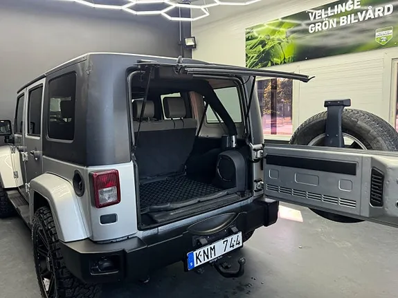 Jeep Wrangler Unlimited 2010 photo 5