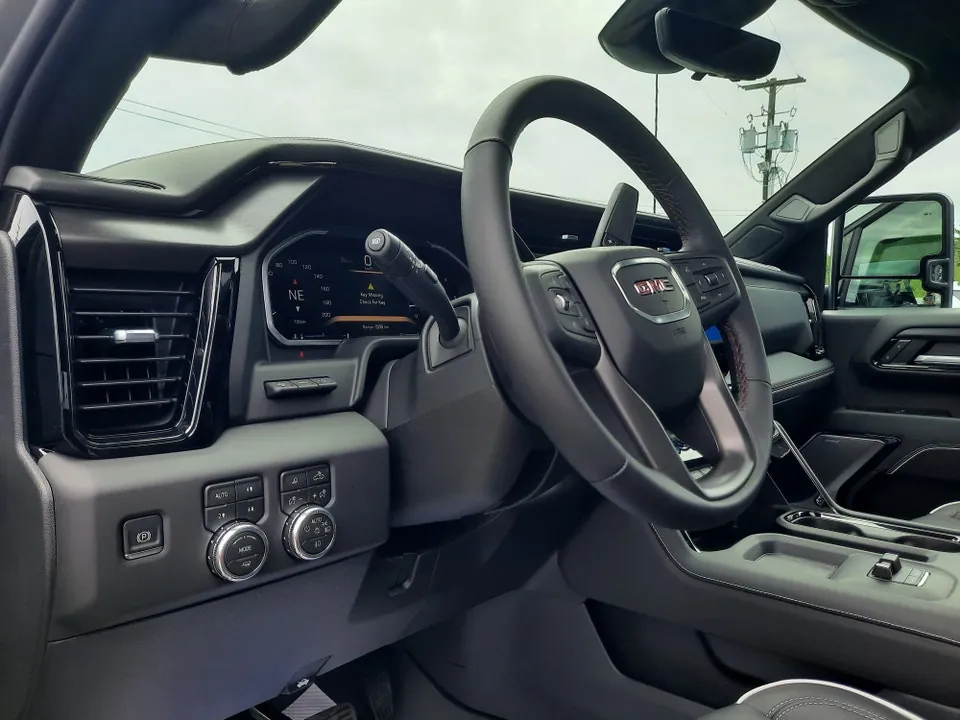 GMC Sierra 2500Hd 2026 photo 2