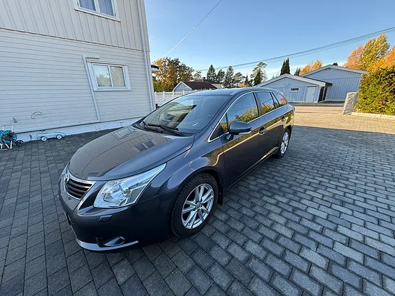 Toyota Avensis 2011 photo 2