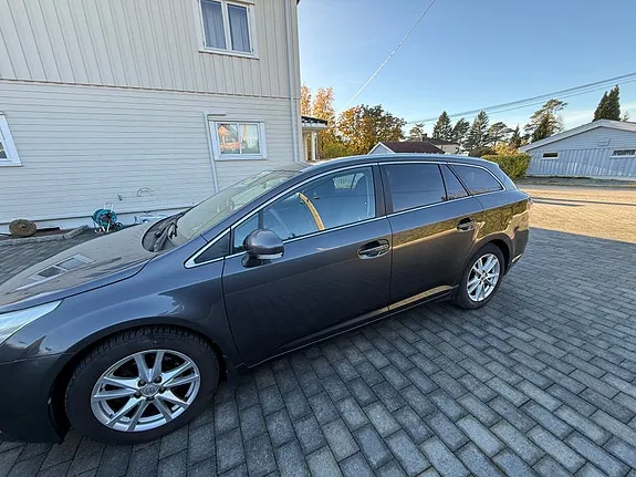 Toyota Avensis 2011 photo 3