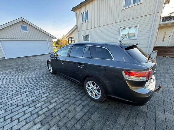Toyota Avensis 2011 photo 5