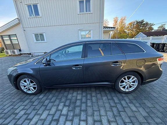 Toyota Avensis 2011 photo 4