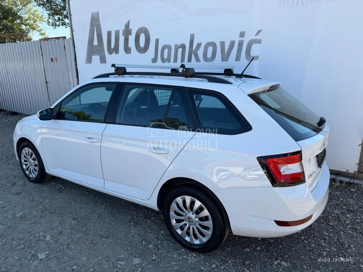 Skoda Fabia 2022 photo 3