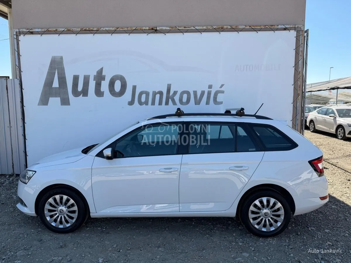 Skoda Fabia 2022 photo 2