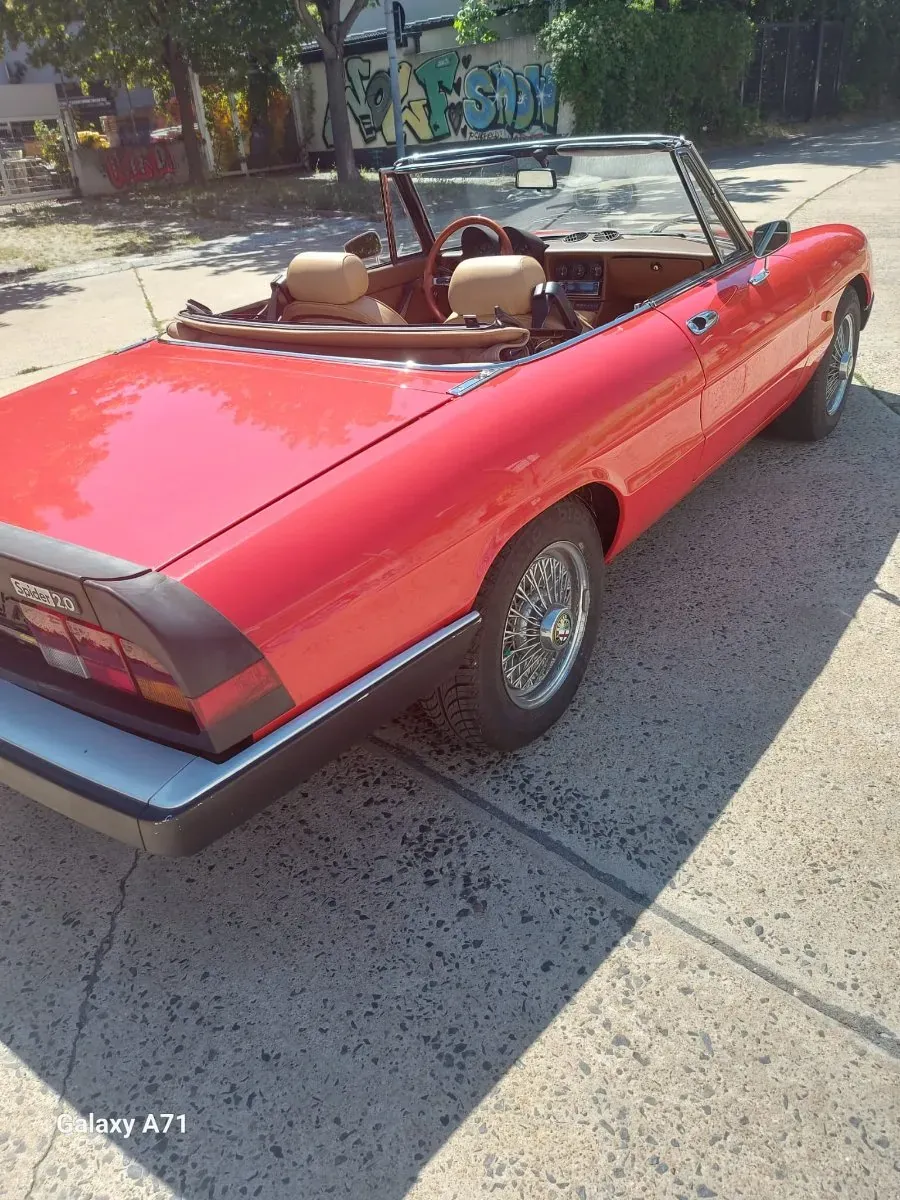 Alfa Romeo Spider 1983 photo 3