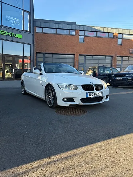 BMW 318I 2011 photo 2
