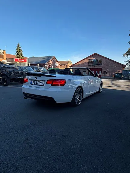 BMW 318I 2011 photo 3