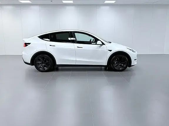 Tesla Model Y 2023 photo 4