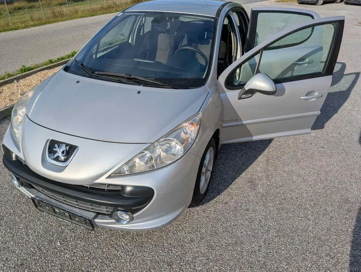 Peugeot 207 2009 photo 3