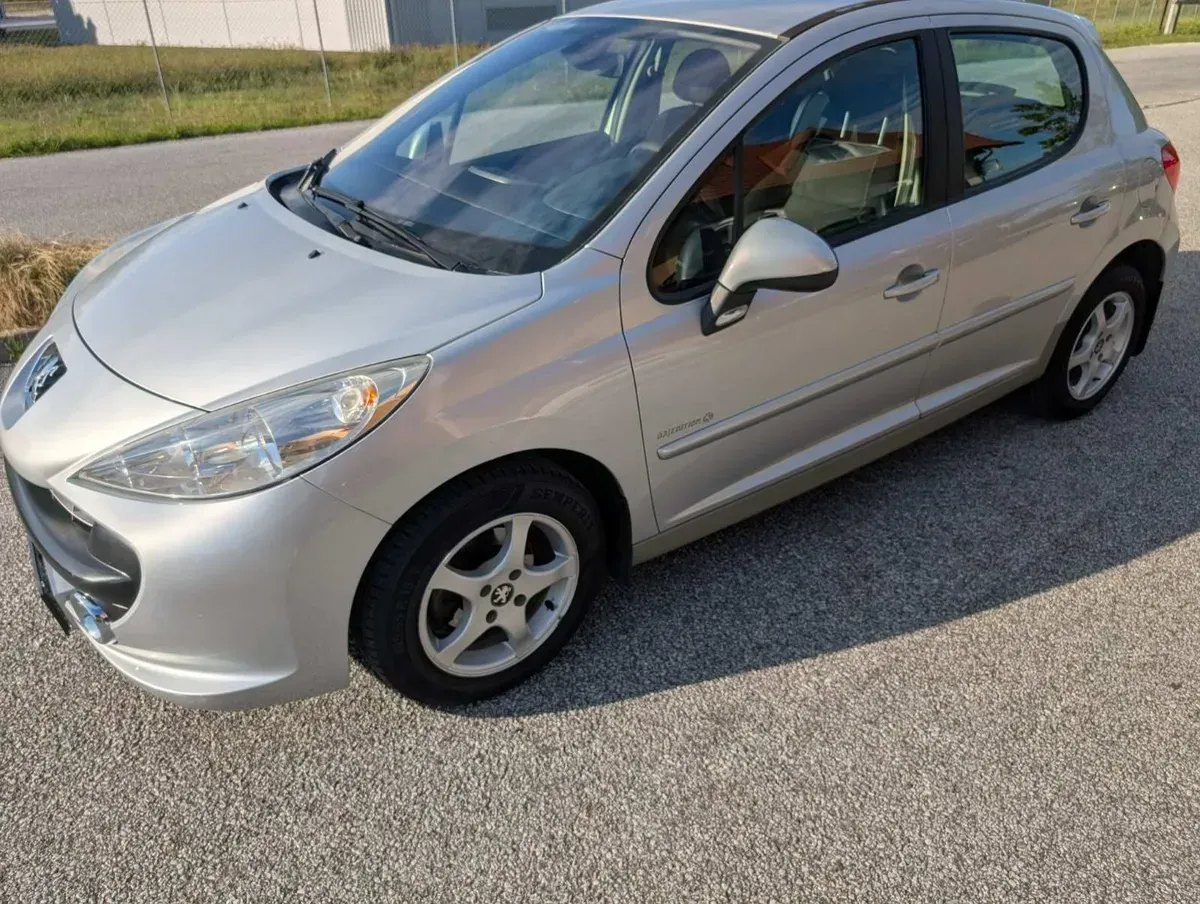 Peugeot 207 2009 photo 2