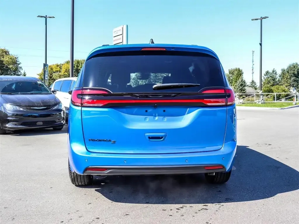 Chrysler Pacifica 2027 photo 4