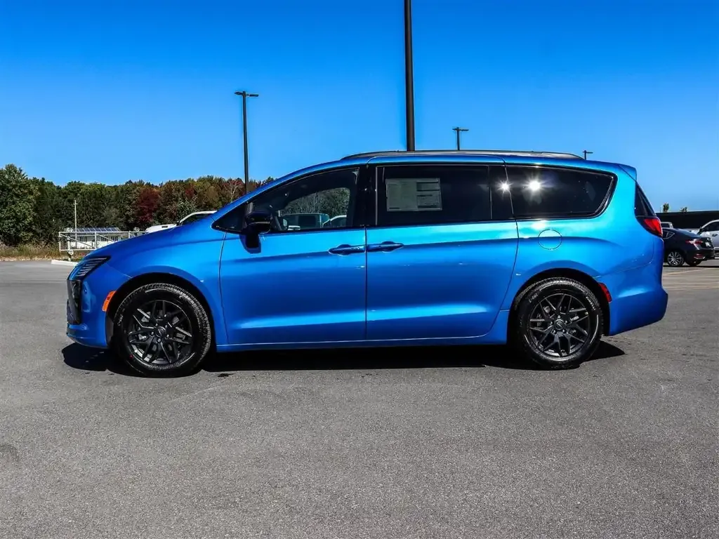 Chrysler Pacifica 2027 photo 3