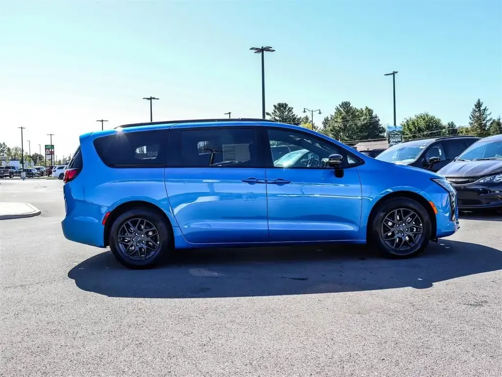Chrysler Pacifica 2027 photo 5