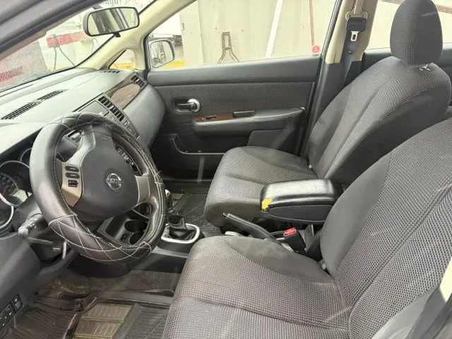 Nissan Versa 2010 photo 5