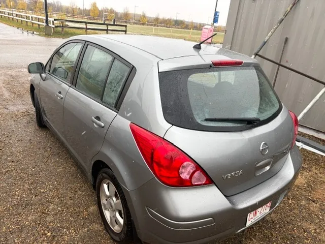 Nissan Versa 2010 photo 4