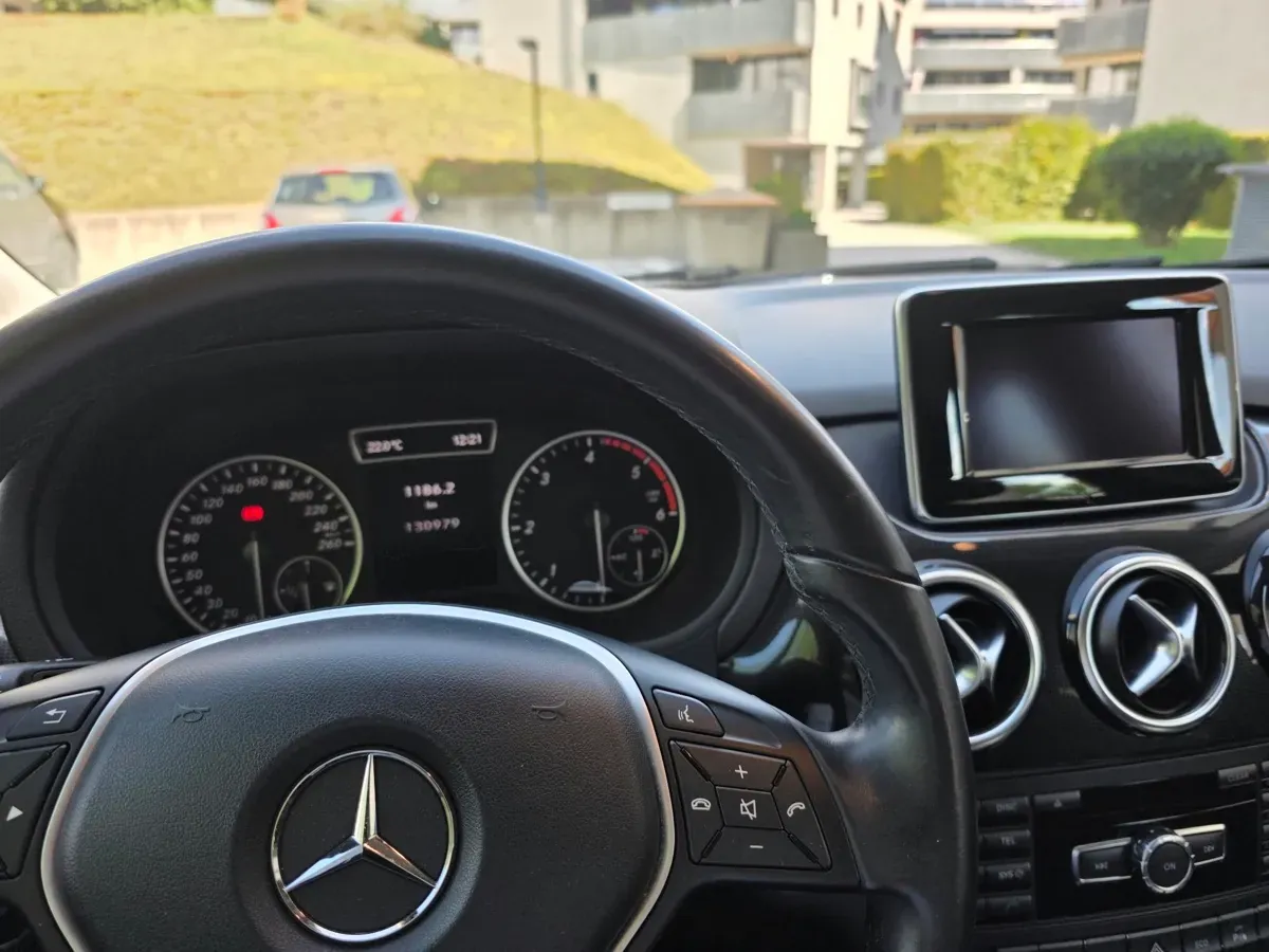 Mercedes-Benz B-Class 2012 photo 2